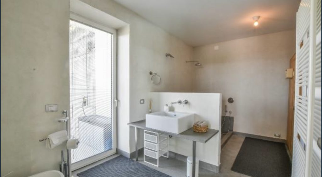 Badkamer bij de keuken